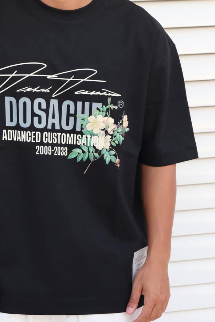 ⁦טישרט Flowers שחורה⁩ – תמונה ⁦5⁩