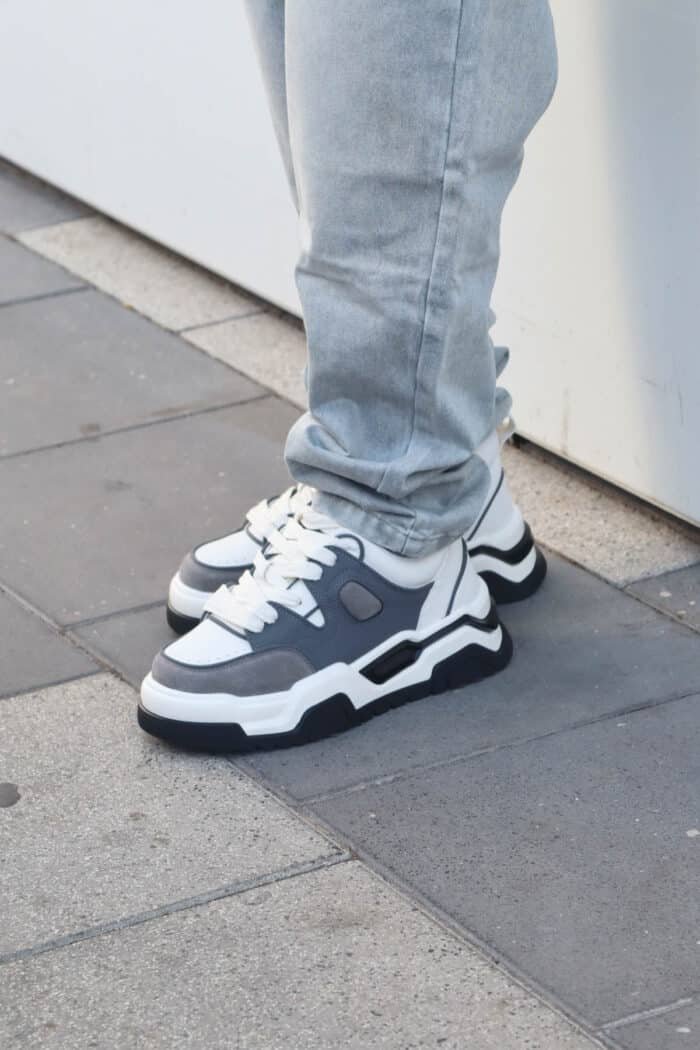 ⁦נעלי CAYO אפור לבן⁩ – תמונה ⁦3⁩