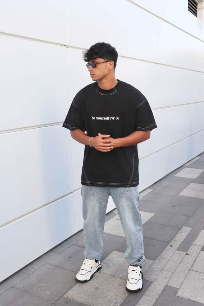 ⁦טישרט yourself שחורה⁩ – תמונה ⁦5⁩